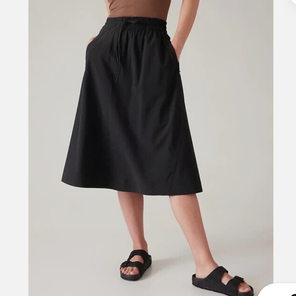 Athleta arrival skirt in black, size L